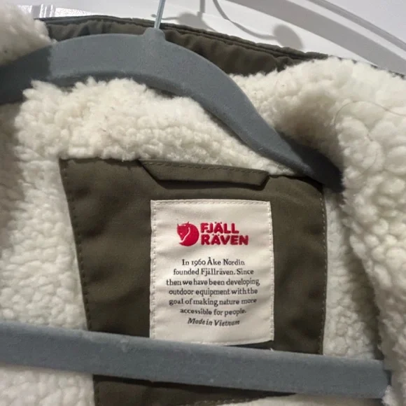 Fjallraven Women’s Greenland insulated hooded parka, Medium, Green - Picture 2 of 16